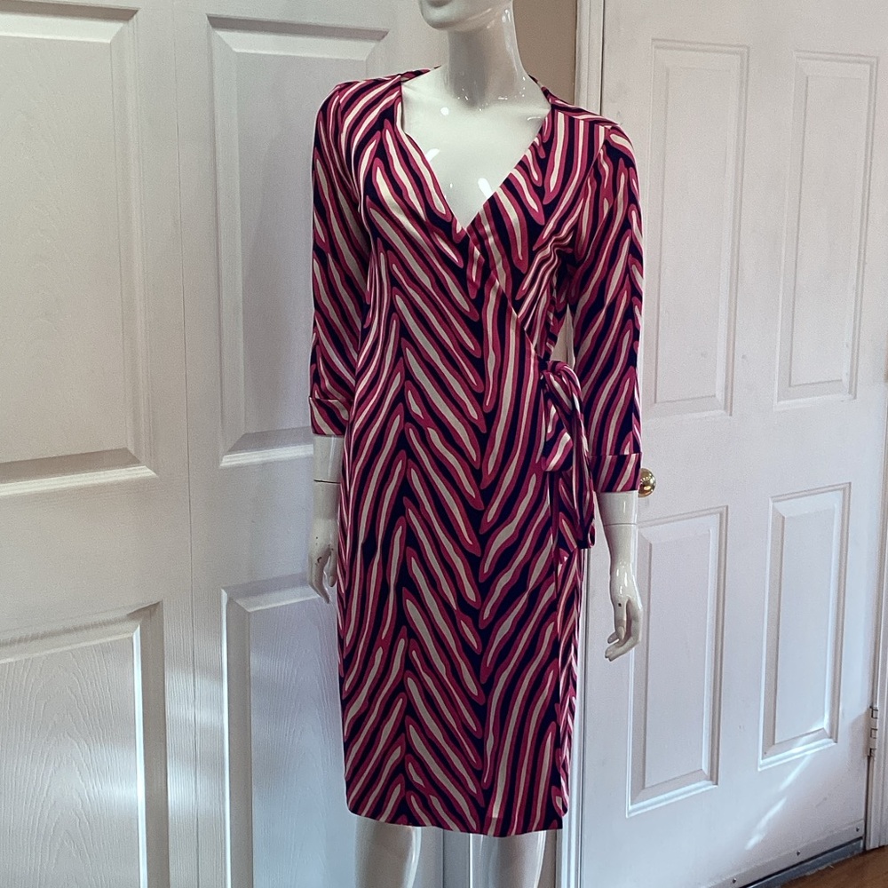 Diane Von Furstenberg “New Julian” Vibrant Pink, White & Navy 3/4 Sleeve Dress